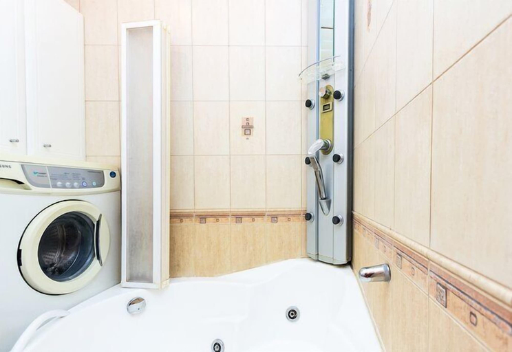 Bathroom 4, Apartments on Zatsepskiy 4, Central