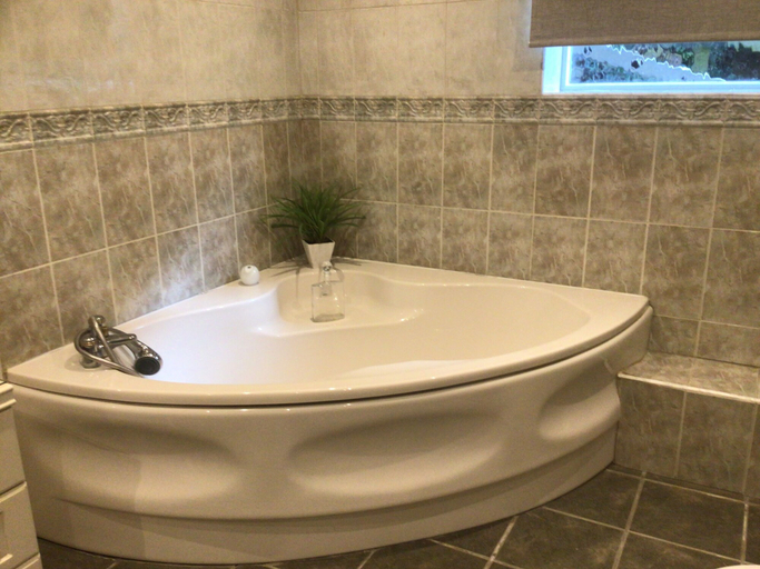 Bathroom 3, Spinneycross, Wiltshire