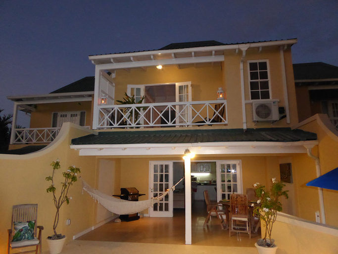 Exterior & Views, 2 Westlook