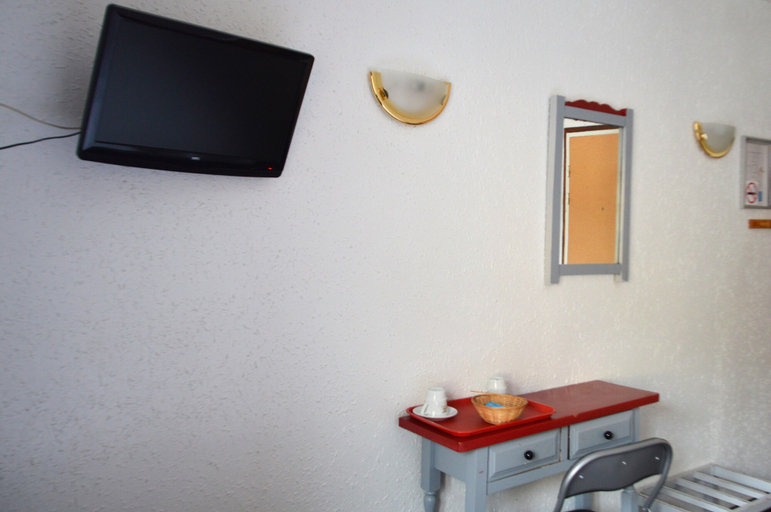 Others 5, Hotel Panda, Pyrénées-Orientales