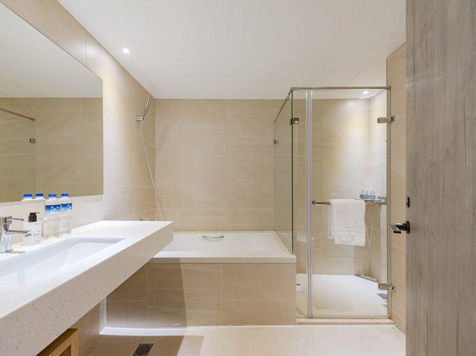 Bathroom 3, DAHU Park Hotel, Taipei City