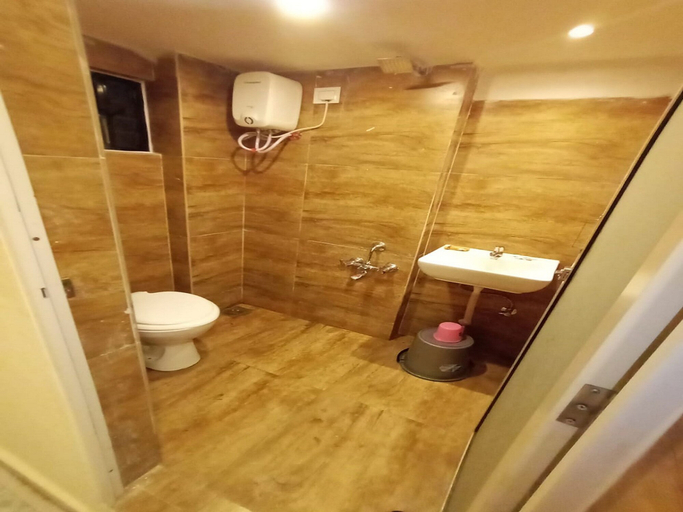 Bathroom, Hotel Radhe, Vadodara