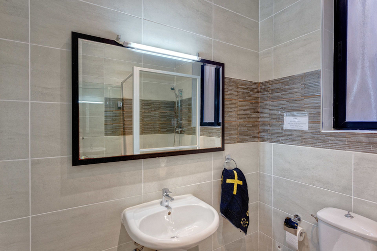 Bathroom 4, Spacious Seafront Apartment With Stunning Views