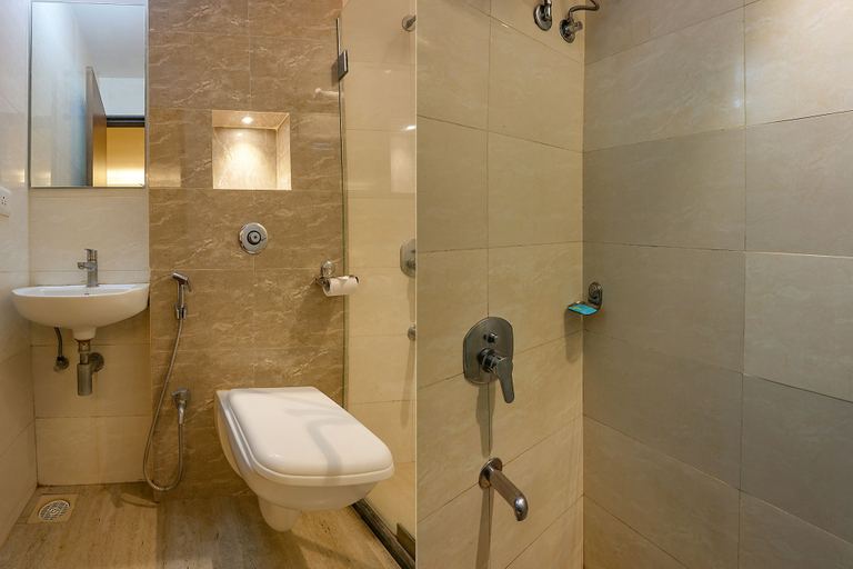 Bathroom 3, Fabhotel Royal International, Mumbai Suburban