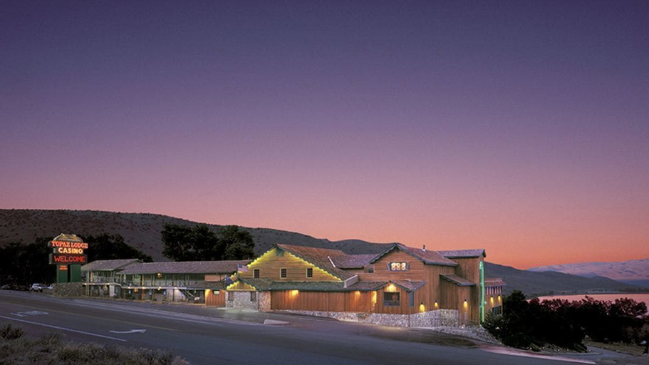 Topaz Lodge, Douglas