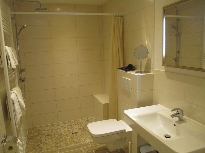 Bathroom 3, Ennenhof, Heidekreis