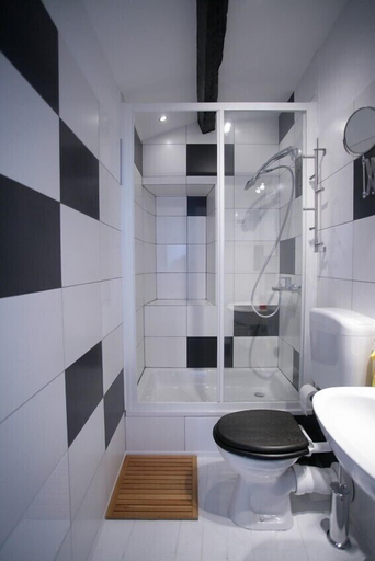 Bathroom 4, Houses of Motovun, Motovun