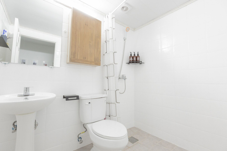 Bathroom 4, Sio Suite, Mapo