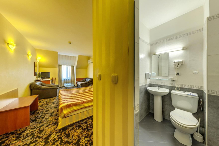 Bathroom 4, Hotel Cheap, Stolichna