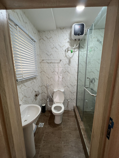 Bathroom 3, Thapunchline Apartments & Hotels, Ikeja