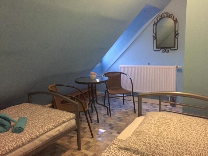 Bedroom 2, Belle Vue, Fürth