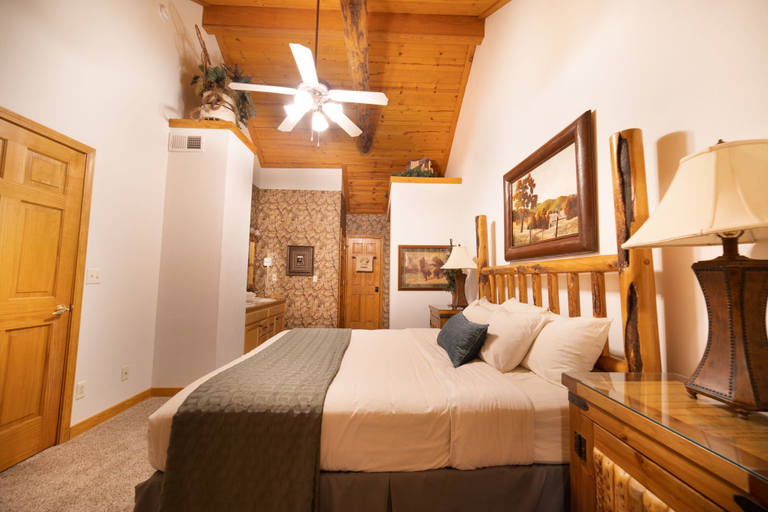 Bedroom 2, Cabins at Grand Mountain, Taney