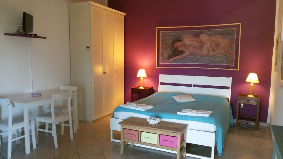 Bedroom 3, Sole e Sale b&b, Cagliari