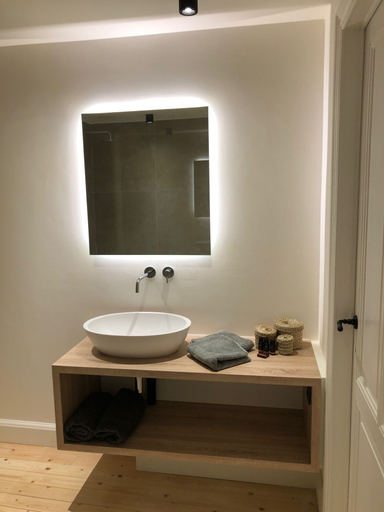 Bathroom 4, StayatSea Retro Appartments Blankenberge, West-Vlaanderen