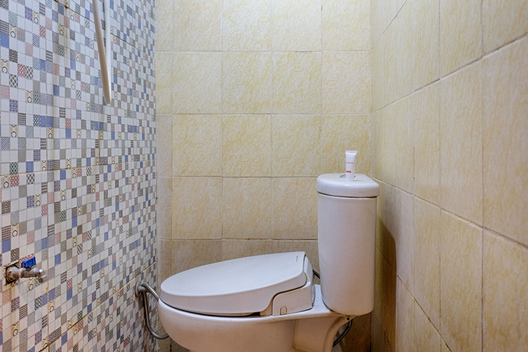 Bathroom 3, Hotel O Pondok Dian Syariah, Makassar