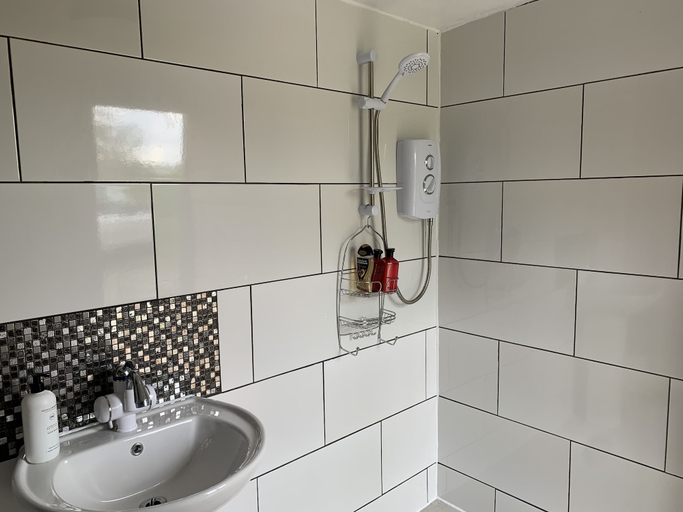 Bathroom 3, Star Gazing Bell Tent Farm Stay, Leicestershire