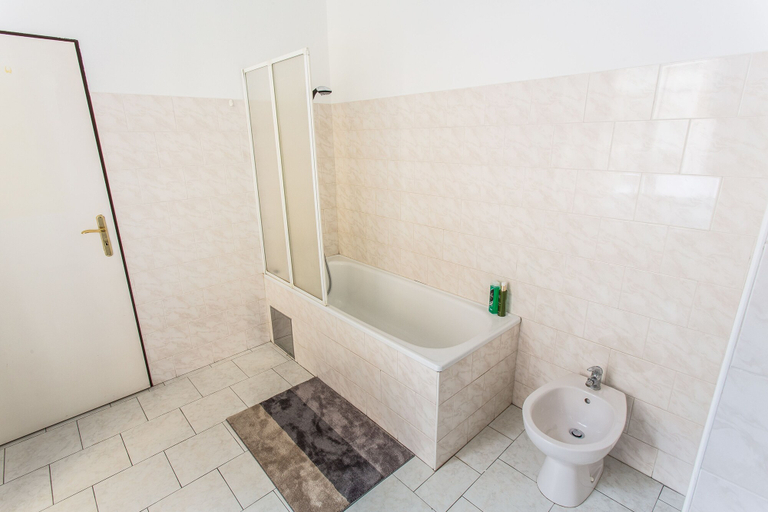 Bathroom 2, Central Retro Apartment, Praha 5