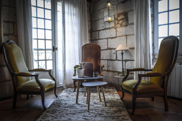 Others 5, Hotel les Griffons, Dordogne