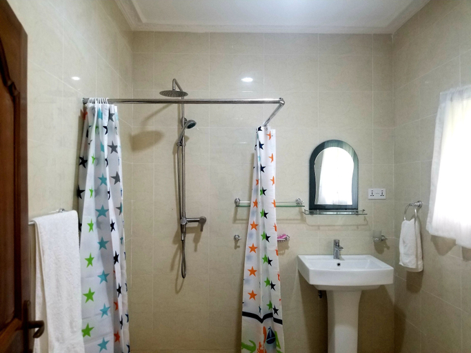 Bathroom 3, Charlestina Beach Resort, Komenda-Edina-Eguafo-Abirem