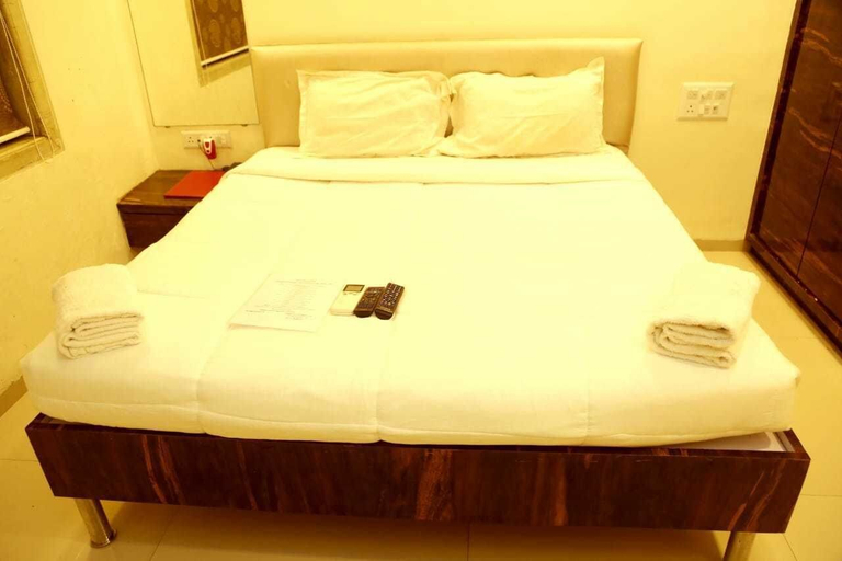 Bedroom 4, Pan Club Hotel, Valsad