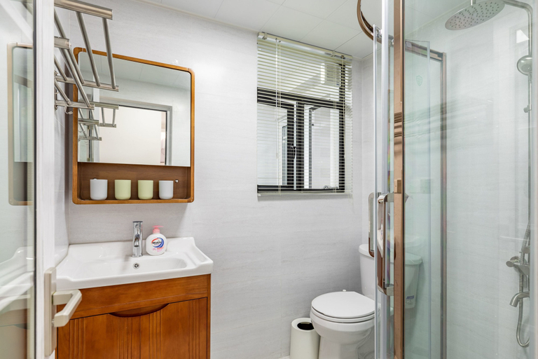 Bathroom, Locals Boutique Apartment Huafa Plaza 24, Zhuhai