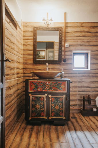 Bathroom 4, Gospodaria Lui Nea Ion, Vama Buzaului