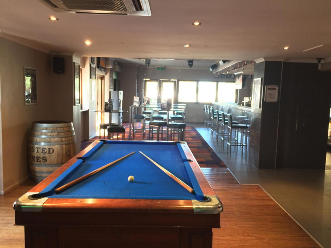 Food & Drinks 5, The Commercial Hotel Motel, Chinchilla