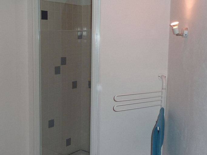 Bathroom 3, Les Chênes Bleus, Charente-Maritime