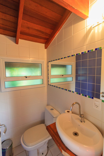 Bathroom 4, Guarujá Hostel, Guarujá