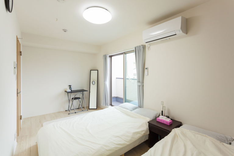 Bedroom 2, White House Tsuruhashi, Osaka