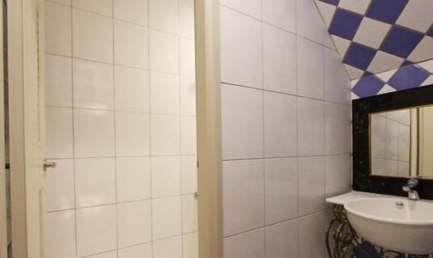 Bathroom 4, Kenting Hostel, Pingtung