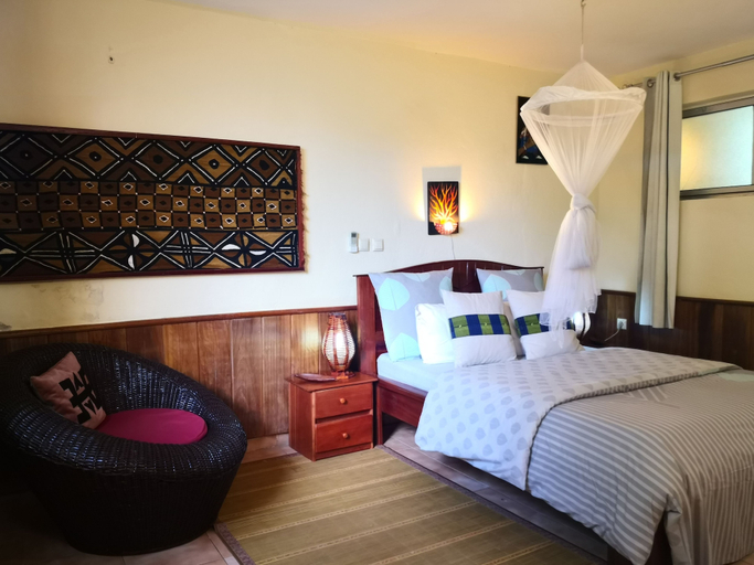 Bedroom 2, Dans un jardin au centre ville, Mfoundi