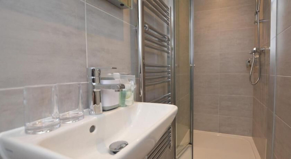 Bathroom 3, 6 Rose Chapel Penthouse, Cornwall
