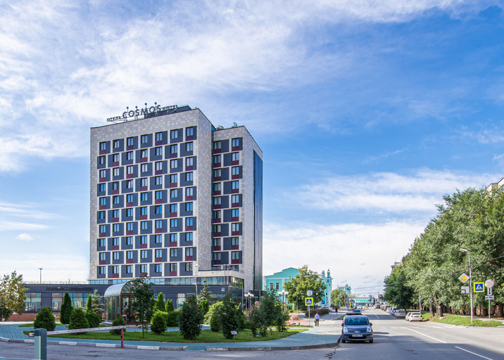 Exterior & Views
