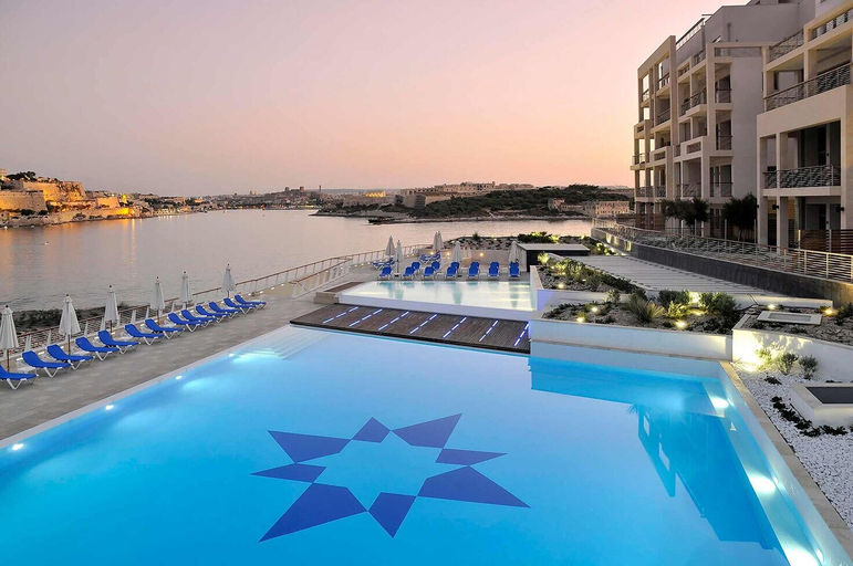 Sport & Beauty 5, Luxurious Apt With Ocean Views and Pool in Tigne Point