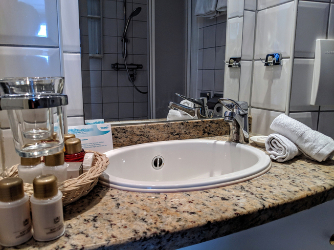 Bathroom 5, KNM MS Switzerland I - Düsseldorf, Düsseldorf
