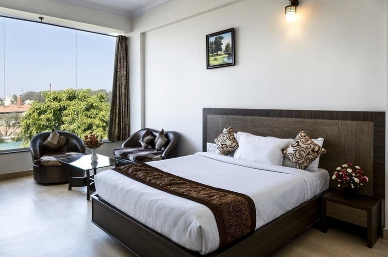Bedroom 2, R G Hotels and Resort, Kolar