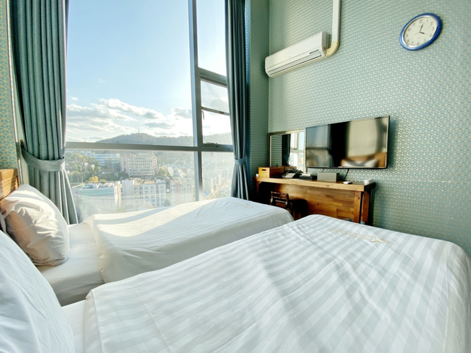 Bedroom 5, Myeongdong Merlin Hotel, Jung