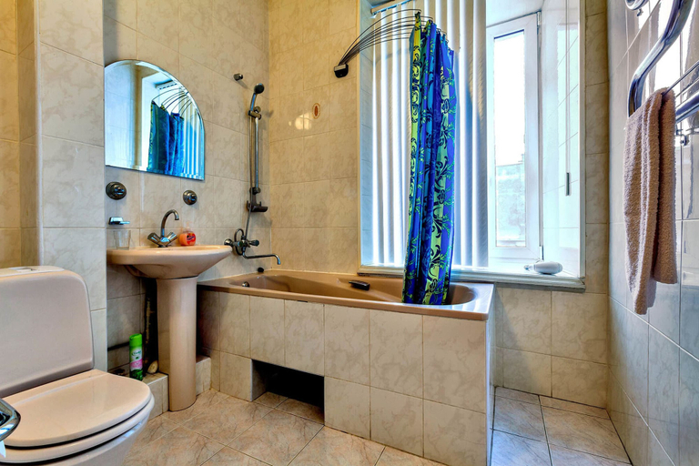 Bathroom 3, Friends apartment on Nevsky 112, Sankt-Peterburg gorsovet