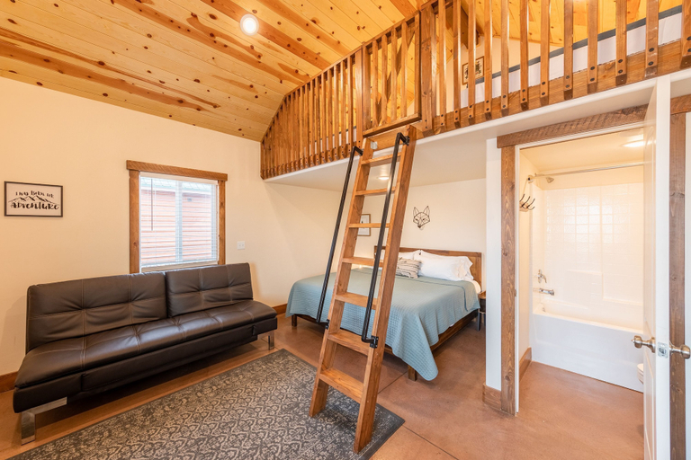 Bedroom 2, Gooseberry Lodges, Washington