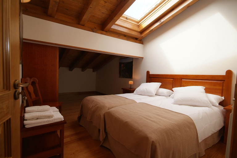 Bedroom 2, Casas Rurales Espargoiti I y II, Navarra