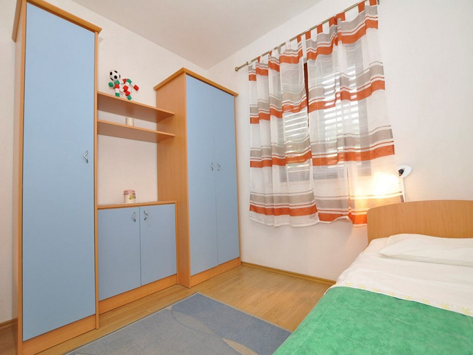 Bedroom 2, Apartments Seagull, Postira