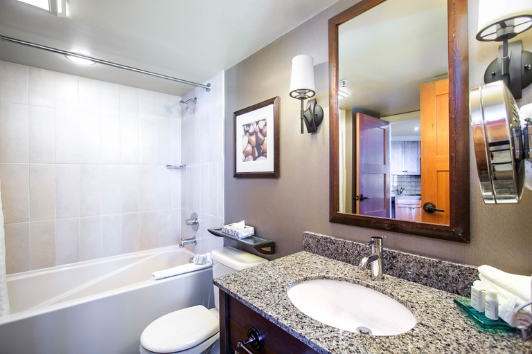 Bathroom 4, Sundial Hotel, Squamish-Lillooet