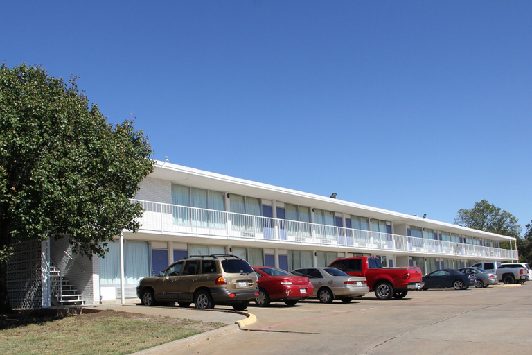 Exterior & Views 2, LoneStar Inn & Suites, Grayson