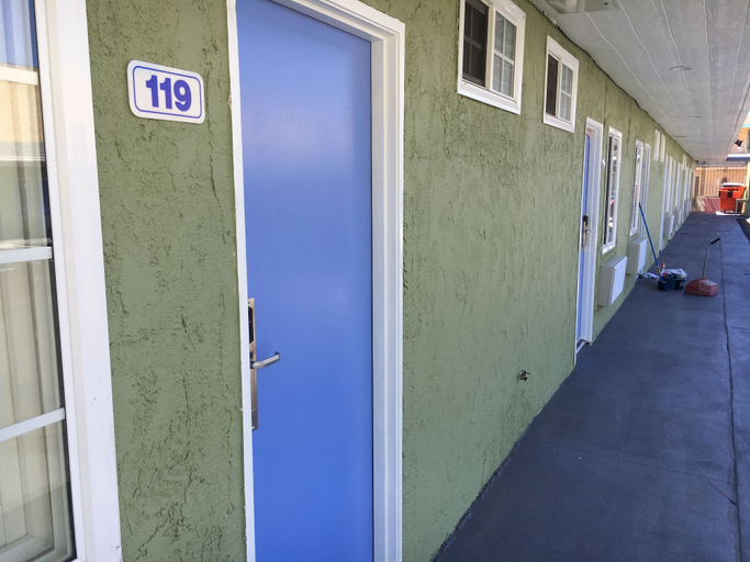 Others 5, Town House Motel, Los Angeles