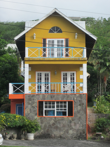 Exterior & Views 2, Buttercup Cottage Apartments