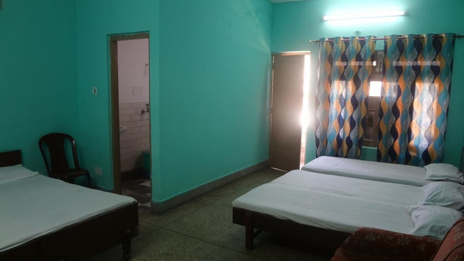 Bedroom 3, Hotel Golden, Hardwar
