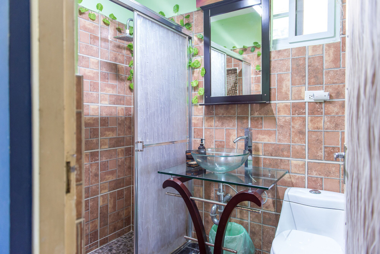 Bathroom 3, Modern Bilton Apartment