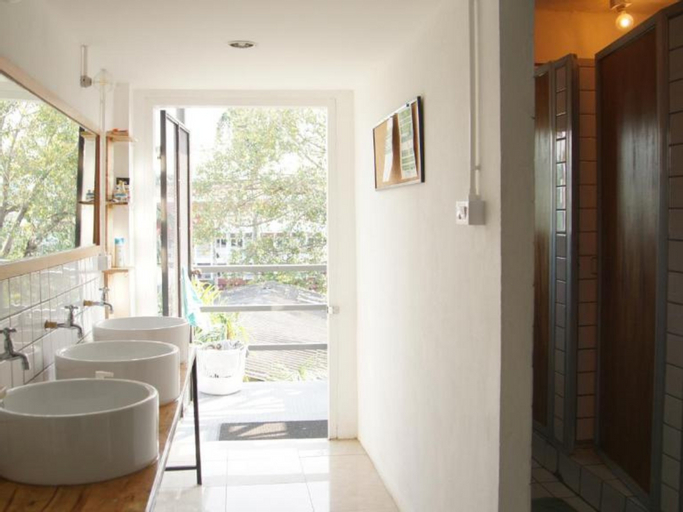 Bathroom 4, Green Sleep Hostel, Muang Chiang Mai