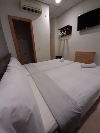Bedroom 4, CH Murallas II, Madrid